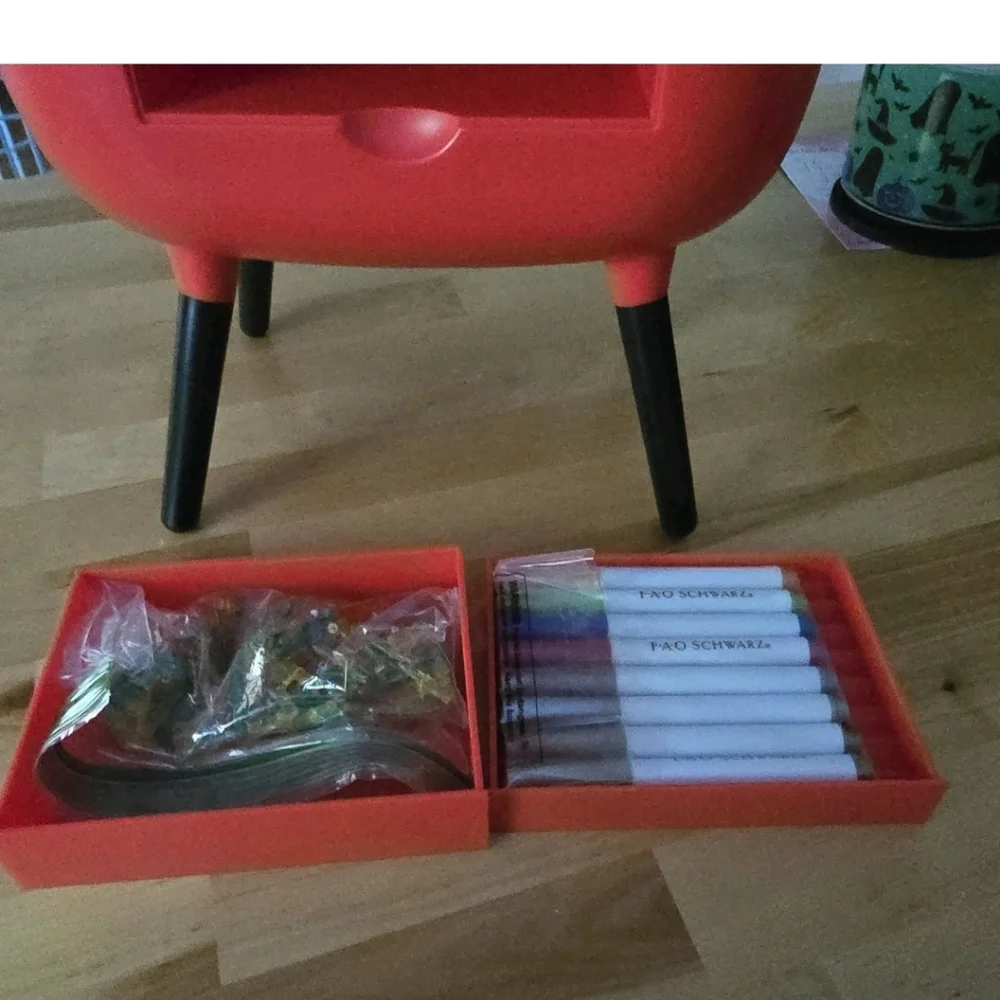 FAO Schwarz Red Peg Art Light Box